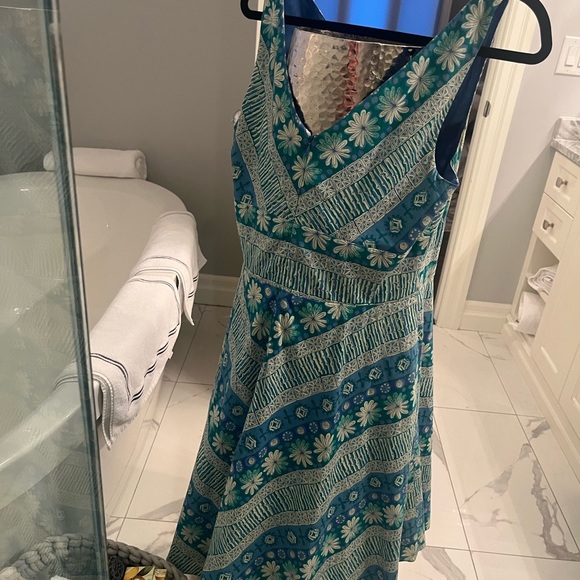 Hot summers day, ladies luncheon dress, bridal shower, baby shower - Picture 12 of 17